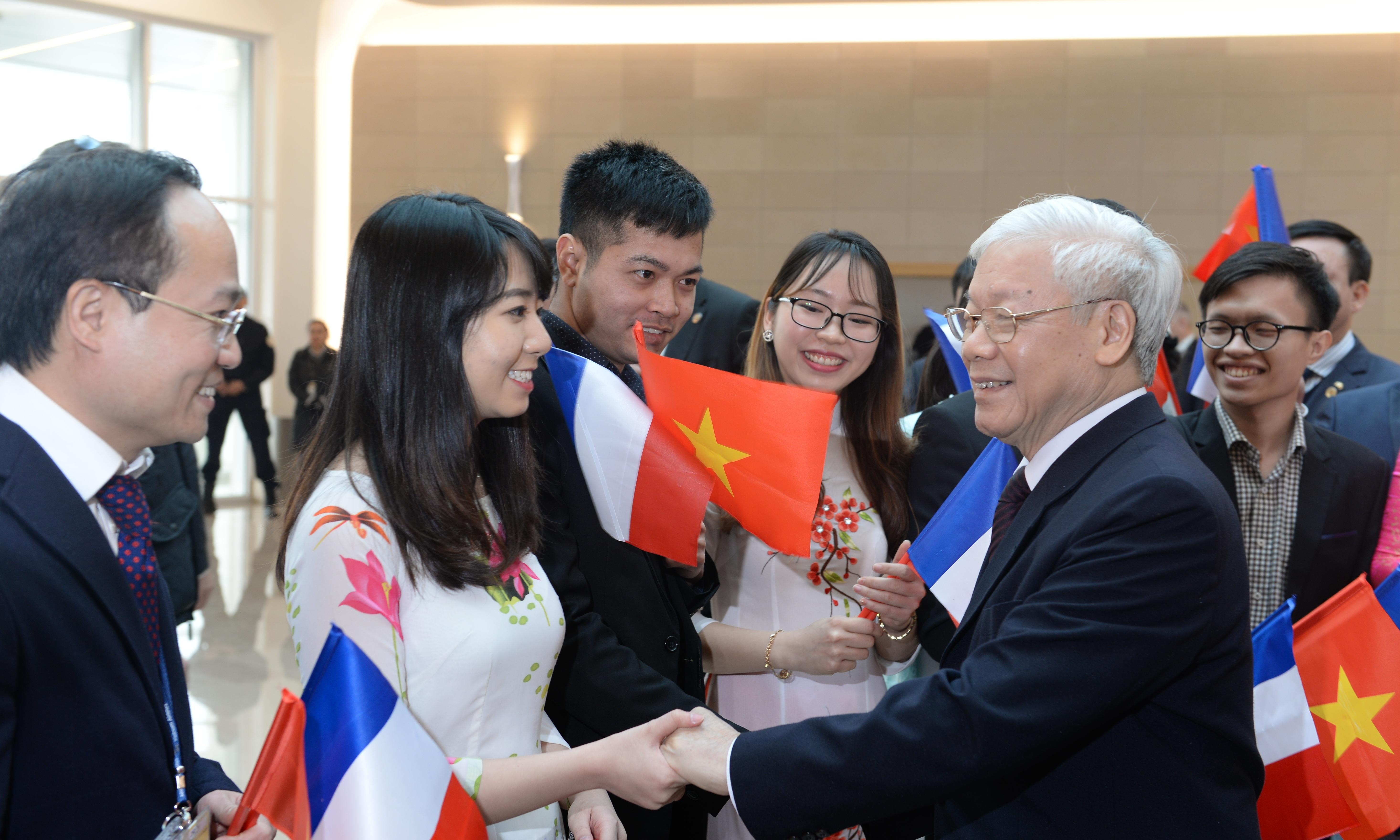 Tổng Bí thư Nguyễn Phú Trọng đến Paris, bắt đầu chuyến thăm chính thức Cộng hòa Pháp
